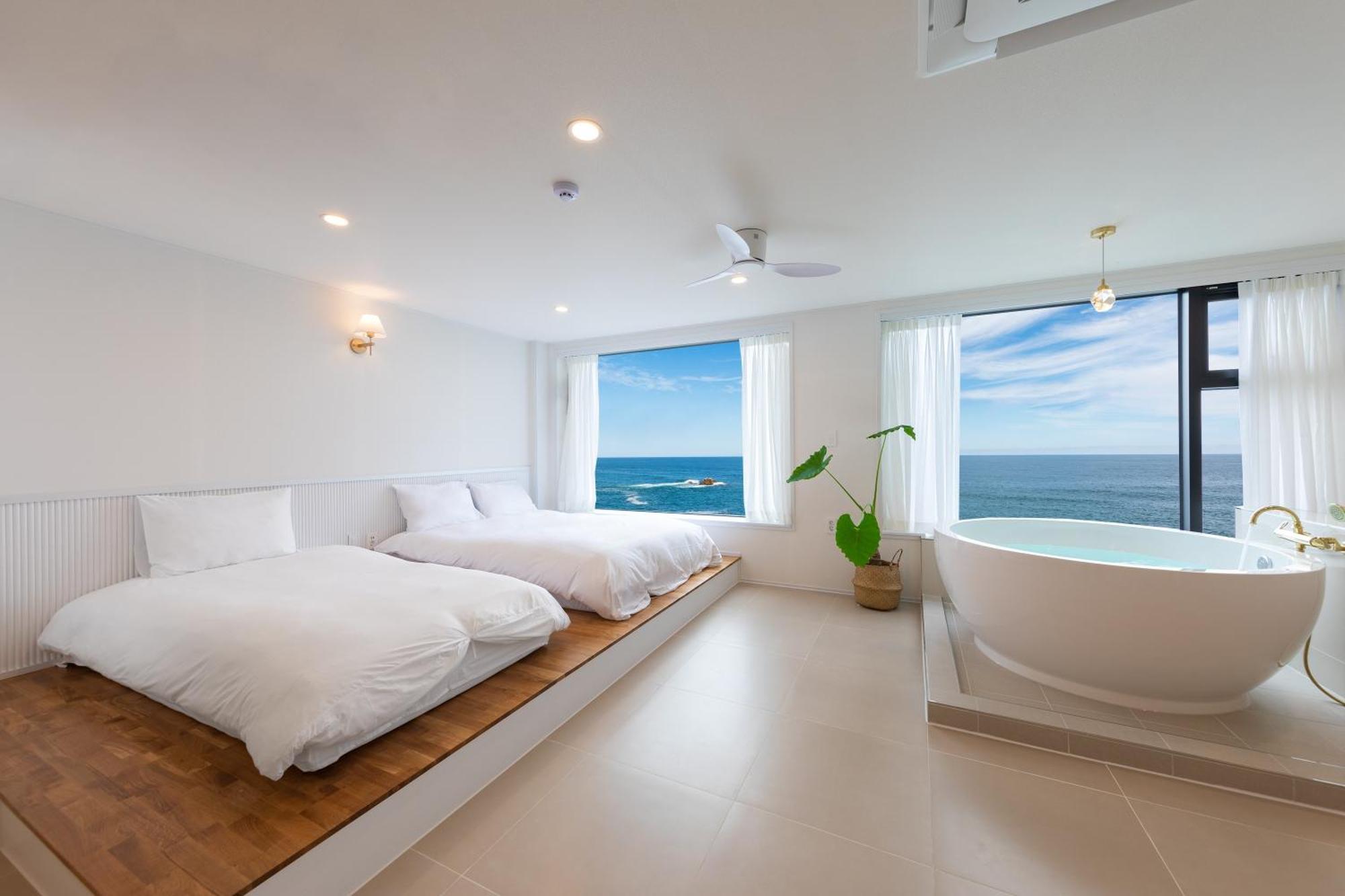 Gangneung Hue Pension Ocean View, Spa, Couple Bilik gambar