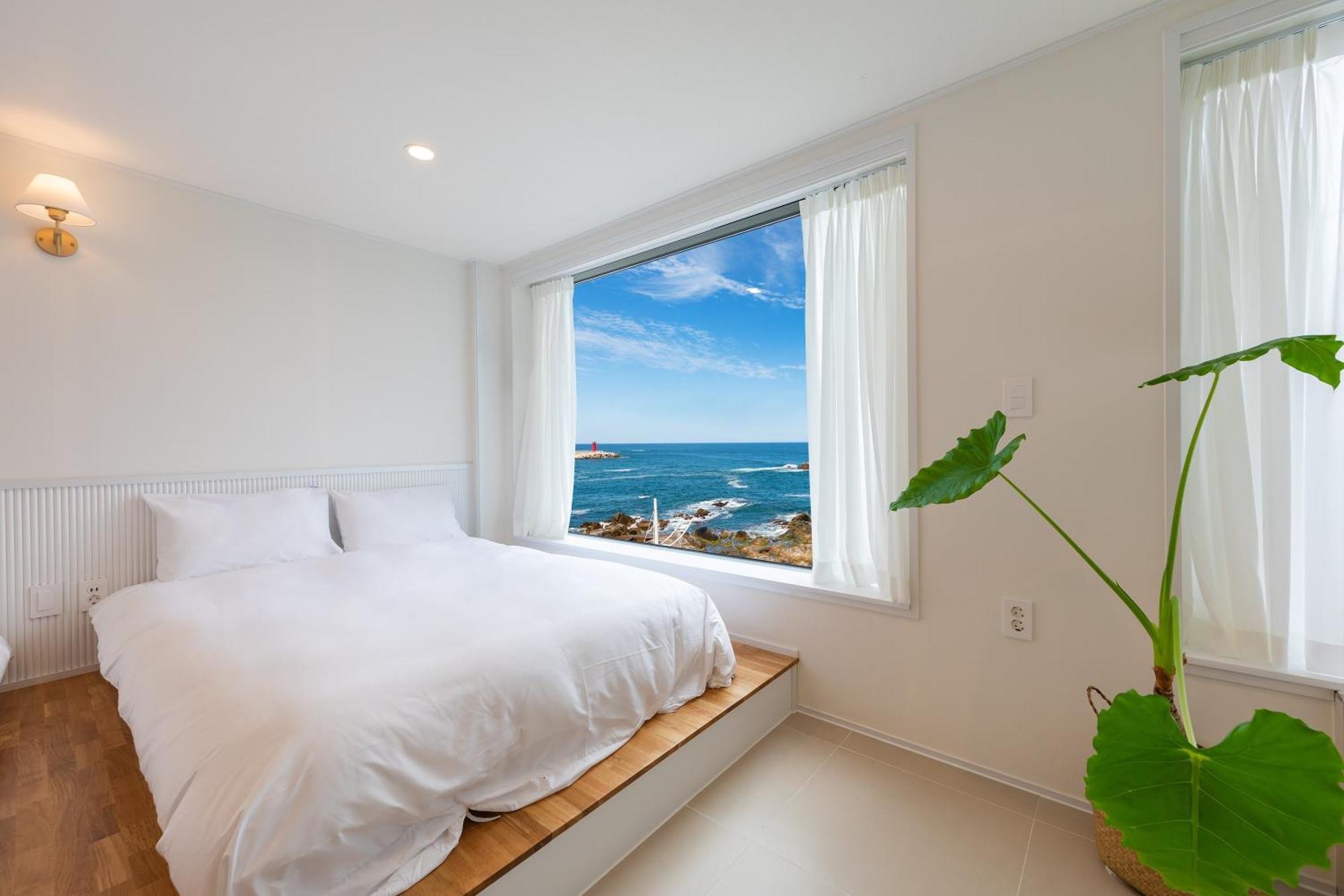 Gangneung Hue Pension Ocean View, Spa, Couple Bilik gambar